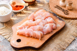 Суп с курицей и оливками