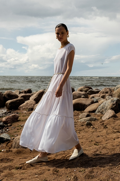 Трикотаж и хлопок: смотрим лукбуки с базовым летним гардеробом