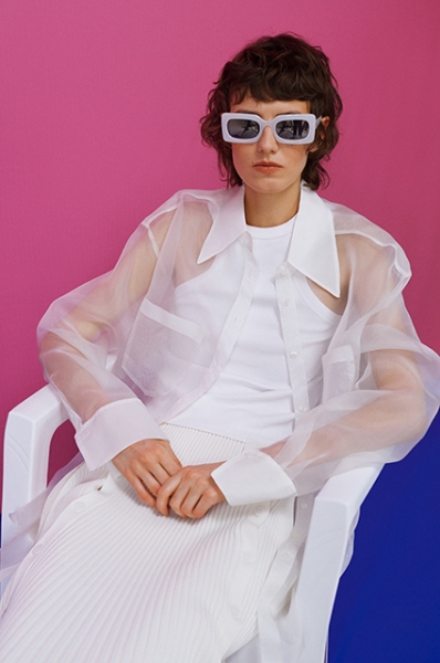 Трикотаж и хлопок: смотрим лукбуки с базовым летним гардеробом