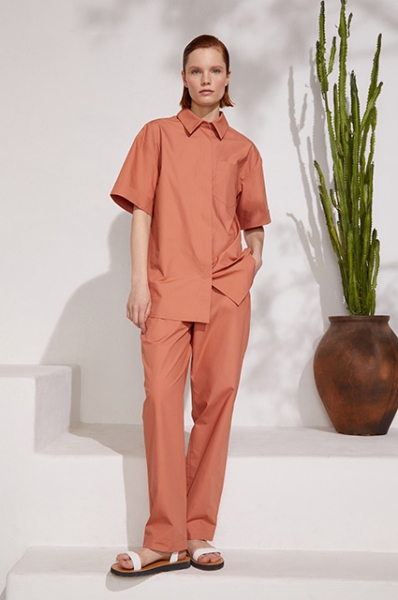 Трикотаж и хлопок: смотрим лукбуки с базовым летним гардеробом