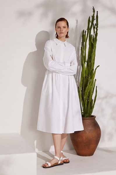 Трикотаж и хлопок: смотрим лукбуки с базовым летним гардеробом