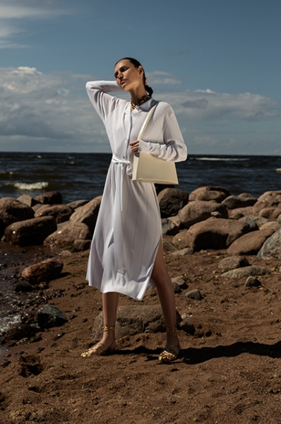 Трикотаж и хлопок: смотрим лукбуки с базовым летним гардеробом