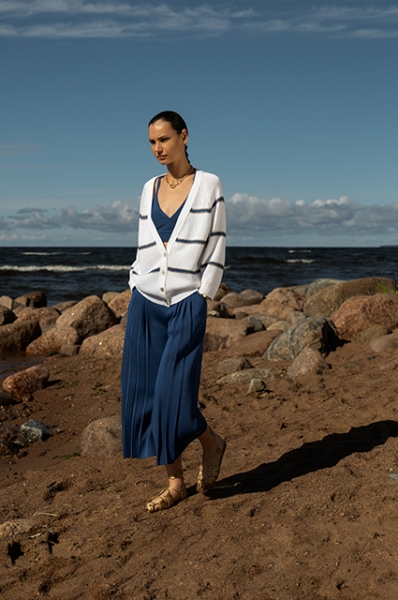 Трикотаж и хлопок: смотрим лукбуки с базовым летним гардеробом