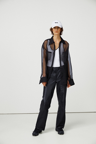 Трикотаж и хлопок: смотрим лукбуки с базовым летним гардеробом