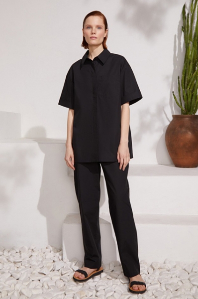 Трикотаж и хлопок: смотрим лукбуки с базовым летним гардеробом