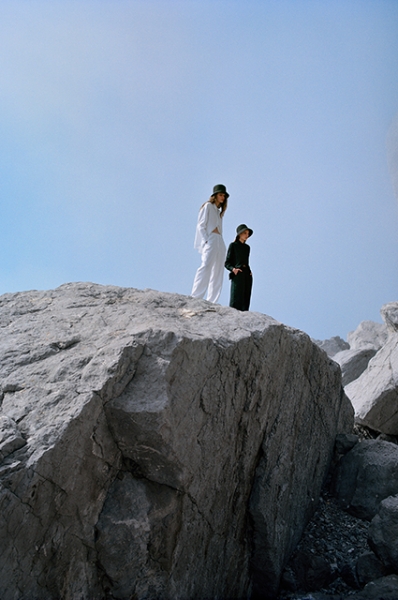 Трикотаж и хлопок: смотрим лукбуки с базовым летним гардеробом