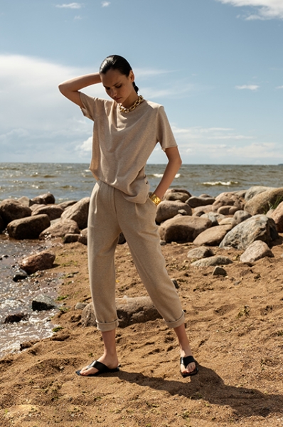 Трикотаж и хлопок: смотрим лукбуки с базовым летним гардеробом