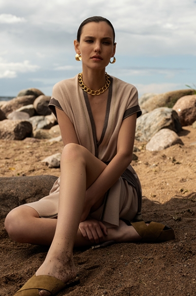 Трикотаж и хлопок: смотрим лукбуки с базовым летним гардеробом