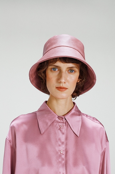 Трикотаж и хлопок: смотрим лукбуки с базовым летним гардеробом