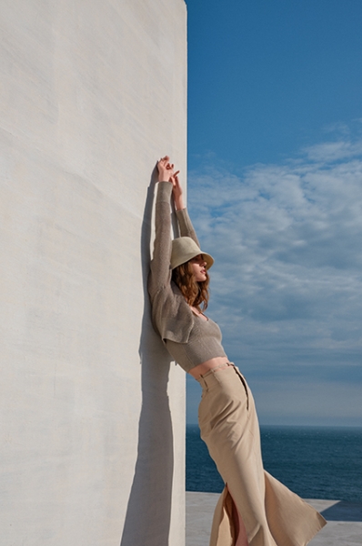 Трикотаж и хлопок: смотрим лукбуки с базовым летним гардеробом