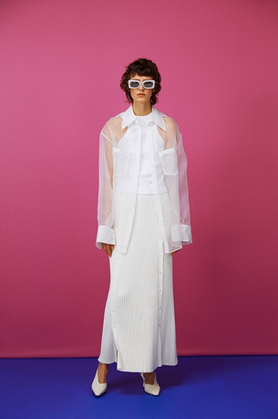 Трикотаж и хлопок: смотрим лукбуки с базовым летним гардеробом