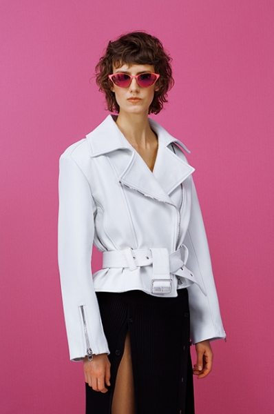 Трикотаж и хлопок: смотрим лукбуки с базовым летним гардеробом