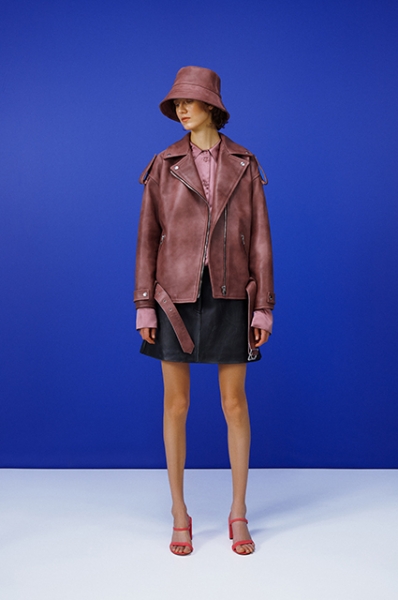 Трикотаж и хлопок: смотрим лукбуки с базовым летним гардеробом