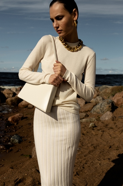 Трикотаж и хлопок: смотрим лукбуки с базовым летним гардеробом