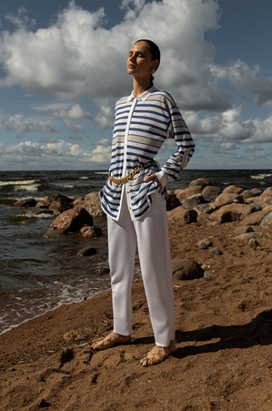 Трикотаж и хлопок: смотрим лукбуки с базовым летним гардеробом