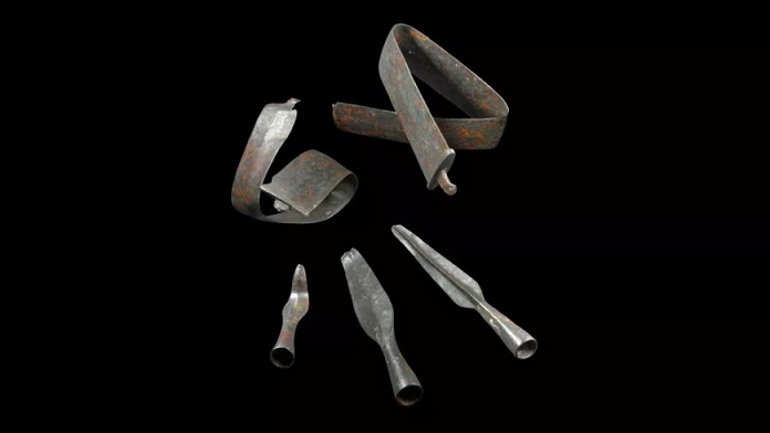 В Германии обнаружили крупный склад оружия железного века