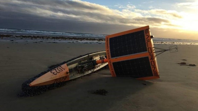 Выброшенная на берег Австралии лодка-призрак напугала местных жителей