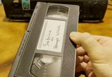 Женщина не смогла сменить фамилию из-за видеокассеты