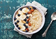 Черника и еще две добавки к овсяной каше на завтрак, которые помогут быстрее похудеть, — мнение диетолога — читать на Gastronom.ru