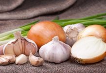 Как правильно хранить лук и чеснок зимой в домашних условиях: эксперт поделилась своими секретами — читать на Gastronom.ru