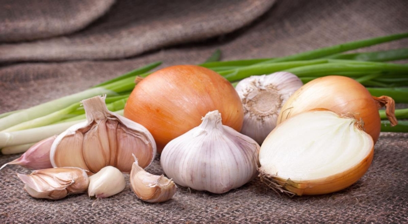 Как правильно хранить лук и чеснок зимой в домашних условиях: эксперт поделилась своими секретами &mdash; читать на Gastronom.ru