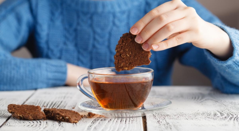 Как правильно макать печенье в чай: в Великобританни появился эксперт, который этому научит — читать на Gastronom.ru