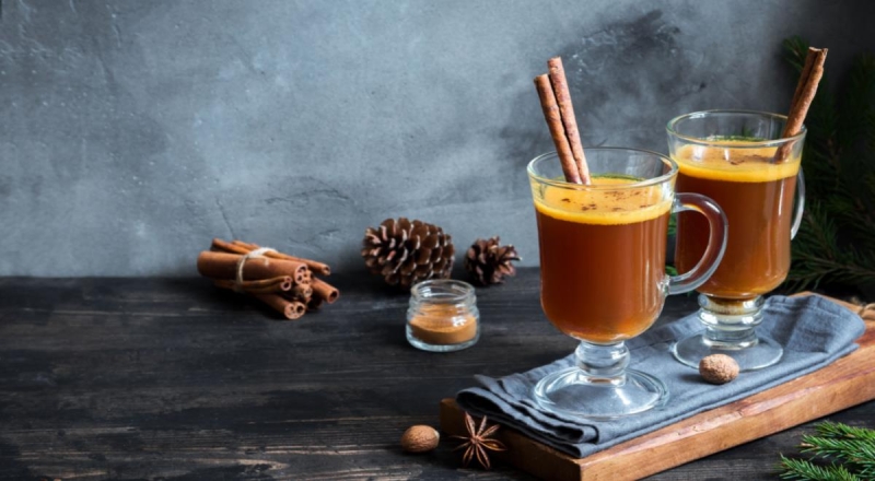 Международный день горячего рома с маслом: как готовить пиратский напиток, который покорил мир — читать на Gastronom.ru