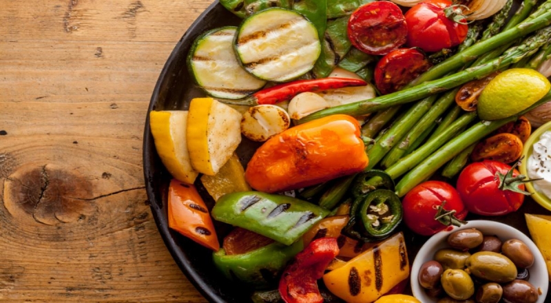 Новое исследование: люди, которые хотят питаться правильно, заменяют вредные продукты на овощи — читать на Gastronom.ru