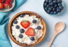 Орехи, творог и еще 3 перекуса, которые помогут справиться с голодом после обеда — читать на Gastronom.ru