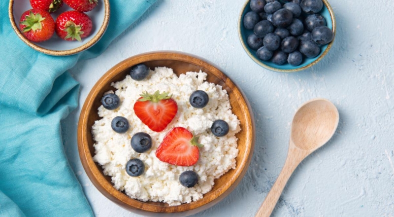 Орехи, творог и еще 3 перекуса, которые помогут справиться с голодом после обеда — читать на Gastronom.ru