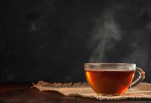 Щепотка соли и лимонный сок: для чего профессор химии из США предлагает добавлять эти ингредиенты в чай — читать на Gastronom.ru