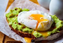 Жительница Великобритании прославилась благодаря своему секрету приготовления яйца-пашот всего за 60 секунд — читать на Gastronom.ru