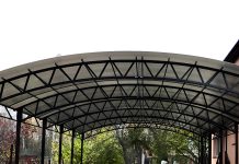 Навесы из металла: Прочные, стильные и универсальные
