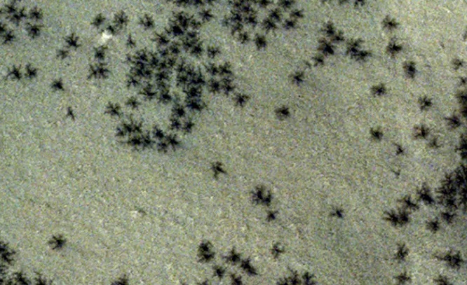 Марсианские пауки: необычные образования на планете запечатлел орбитальный аппарат ЕКА