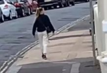 Таинственный «сбой в Матрице»: женщина внезапно замерла на улице