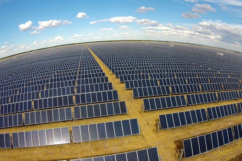 Гигантские солнечные фермы могут принести дождь в пустыни ОАЭ