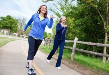 Исследование показало, что ходьба снижает риск смерти, независимо от того, сколько времени человек сидит