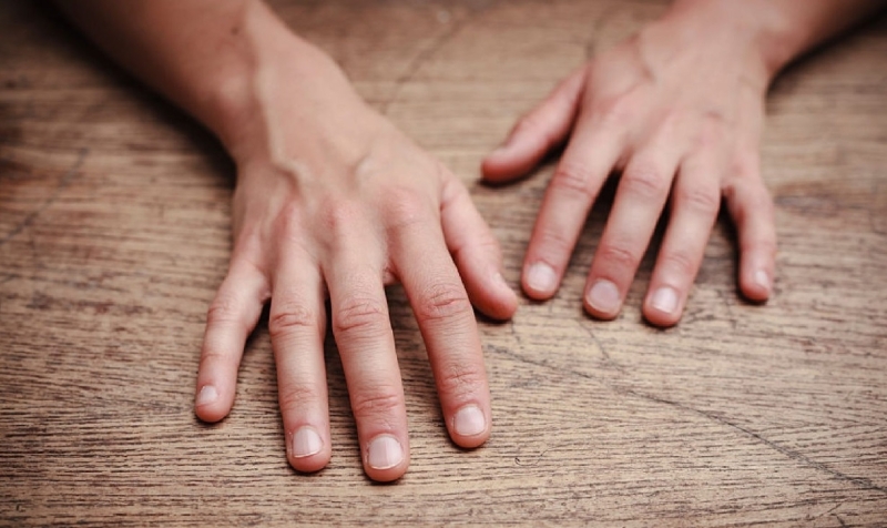 Мужчине удалили два пальца, которые он считал не своими