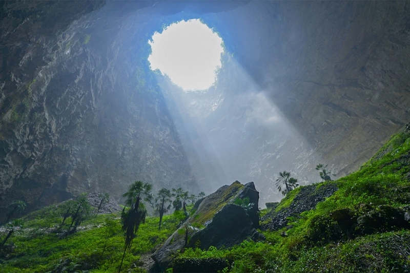 В Китае продолжают находить гигантские карстовые воронки, скрывающие древние леса