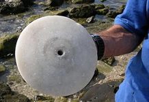 2500-летний мраморный диск с магической функцией обнаружен у берегов Израиля