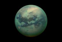 Берега озер Титана могли быть сформированы волнами, считают ученые