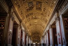 Исследователи ищут информацию об НЛО и прочих паранормальных явлениях в архивах Ватикана