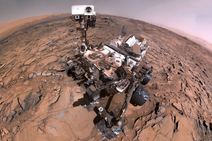 Марсоход Curiosity преодолел опасные препятствия на Марсе
