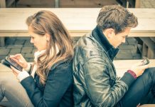 Исследование: Как смартфоны мешают доверию и социальным связям