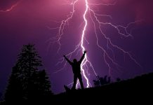 «Молния не могла меня достать!» : Два тайца верят, что амулеты спасли их от удара молнии