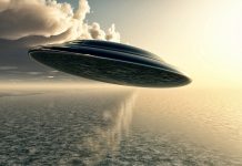 Мужчина во время грозы запечатлел НЛО, летящий с ошеломляющей скоростью