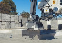 Самый быстрый в мире робот-строитель из Австралии прибыл во Флориду