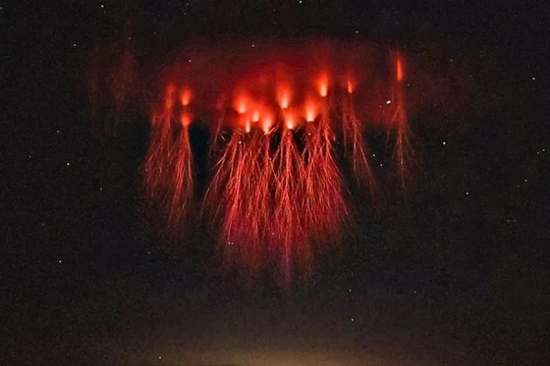 &laquo;Красные спрайты&raquo; озарили ночное небо над Европой