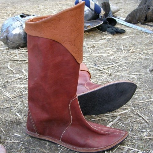 Русь славилась поршнями и лаптями