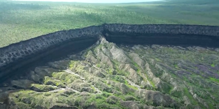 Тайны Батагайского кратера в Сибири: &laquo;Ворота в подземный мир&raquo; продолжают расширяться